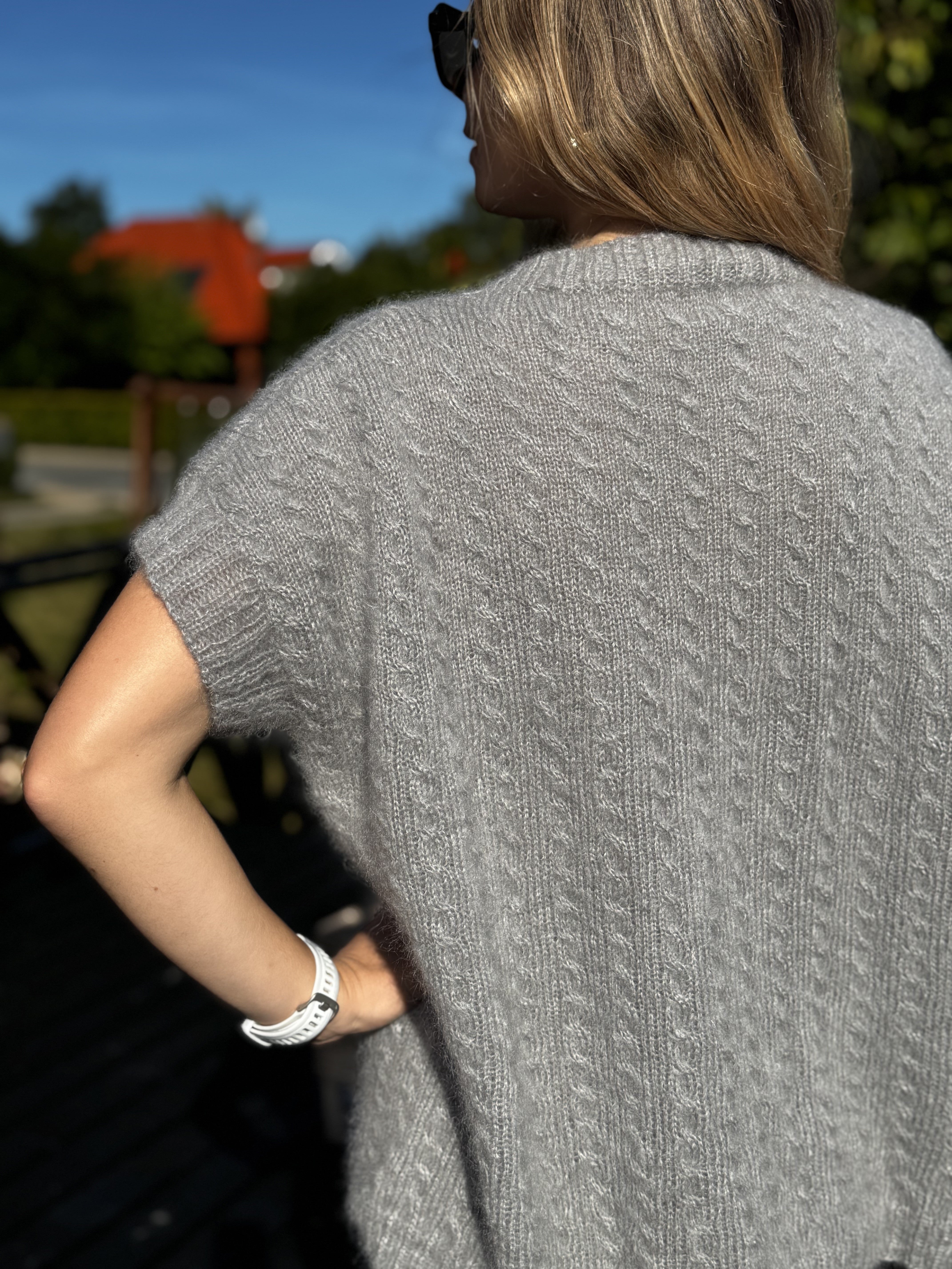 DALIA VEST