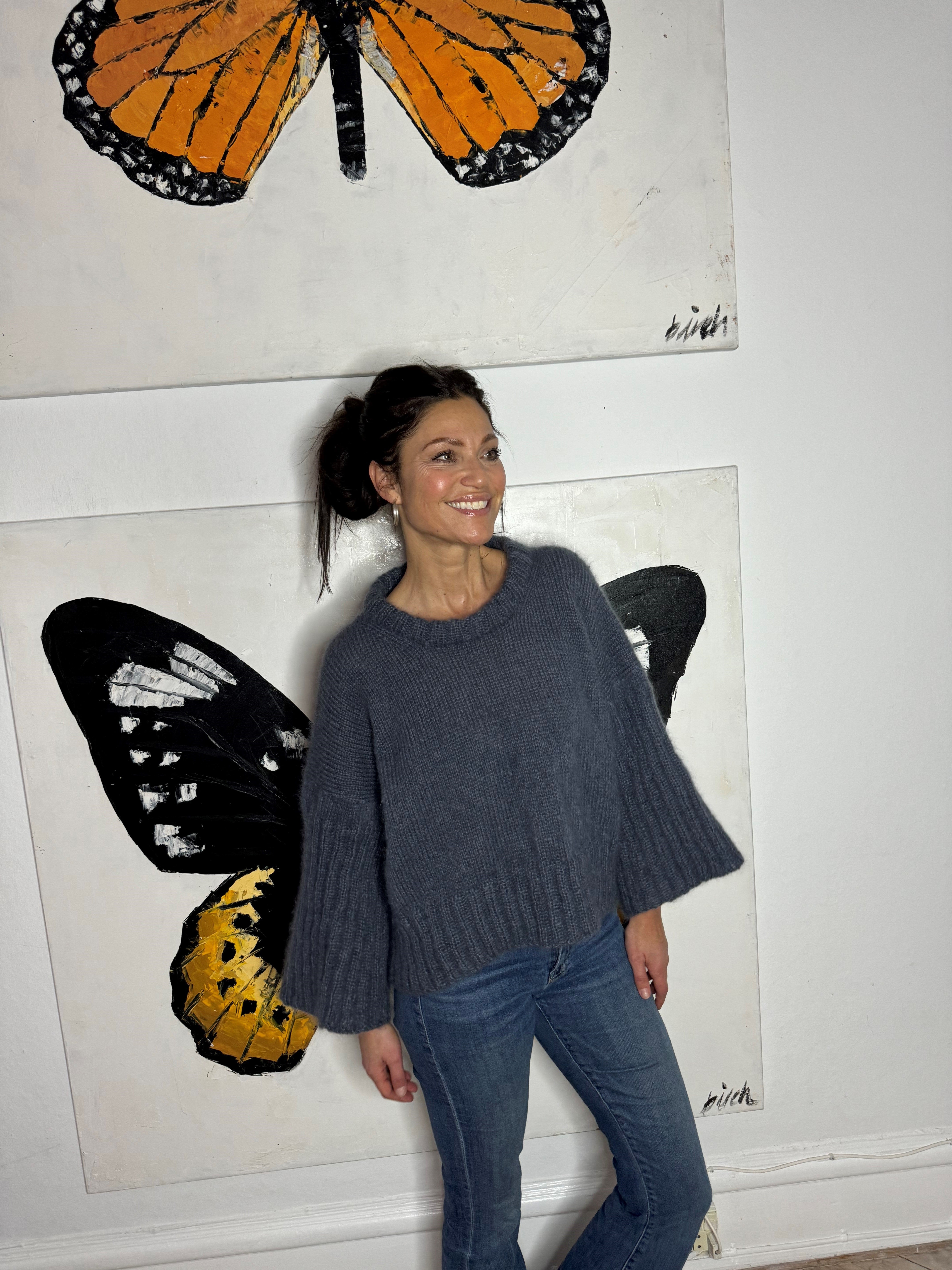 AUNT AUNT FAVORITE ROUND NECK