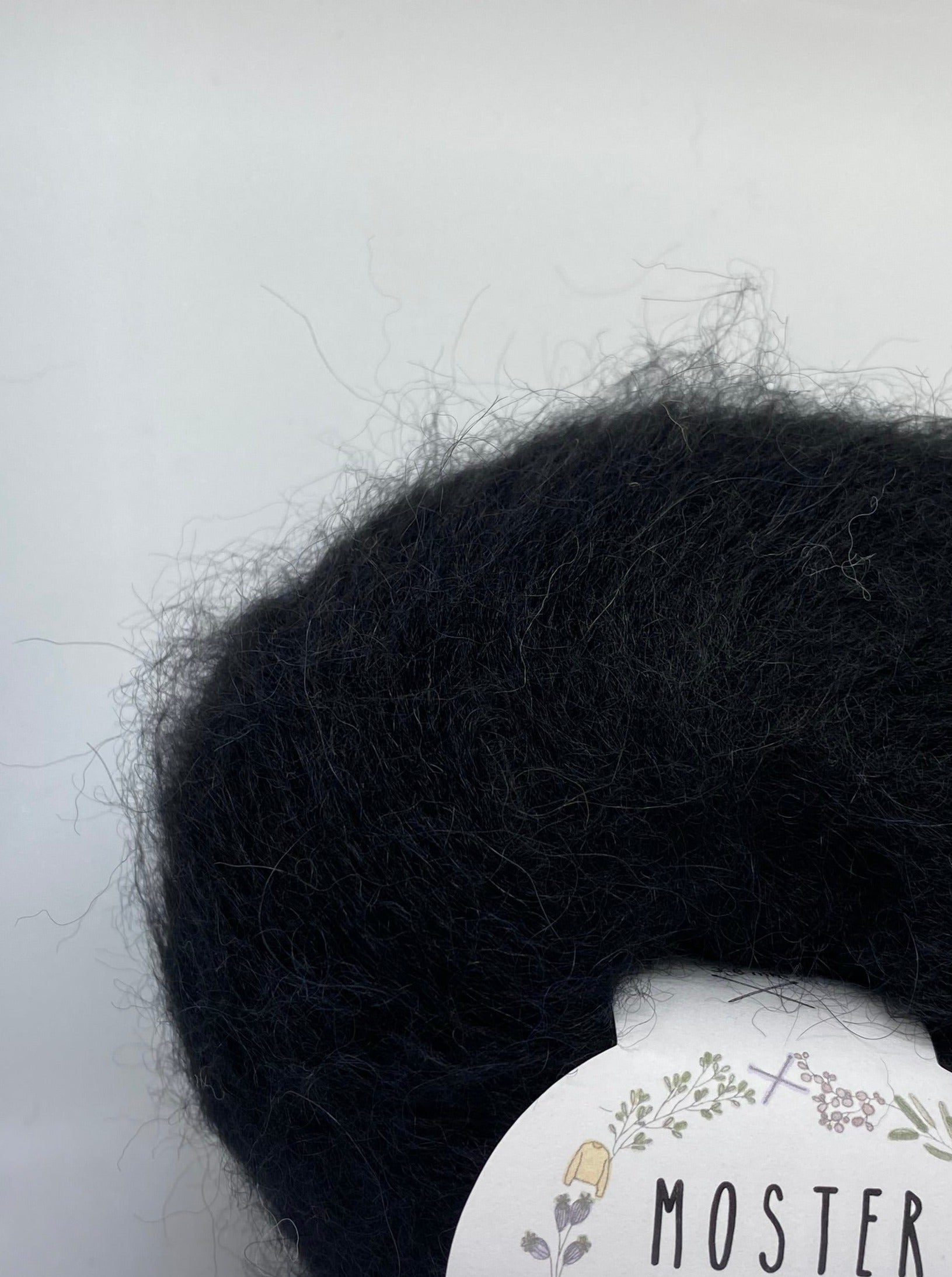 BLACK (SUPERFINE ALPACA)