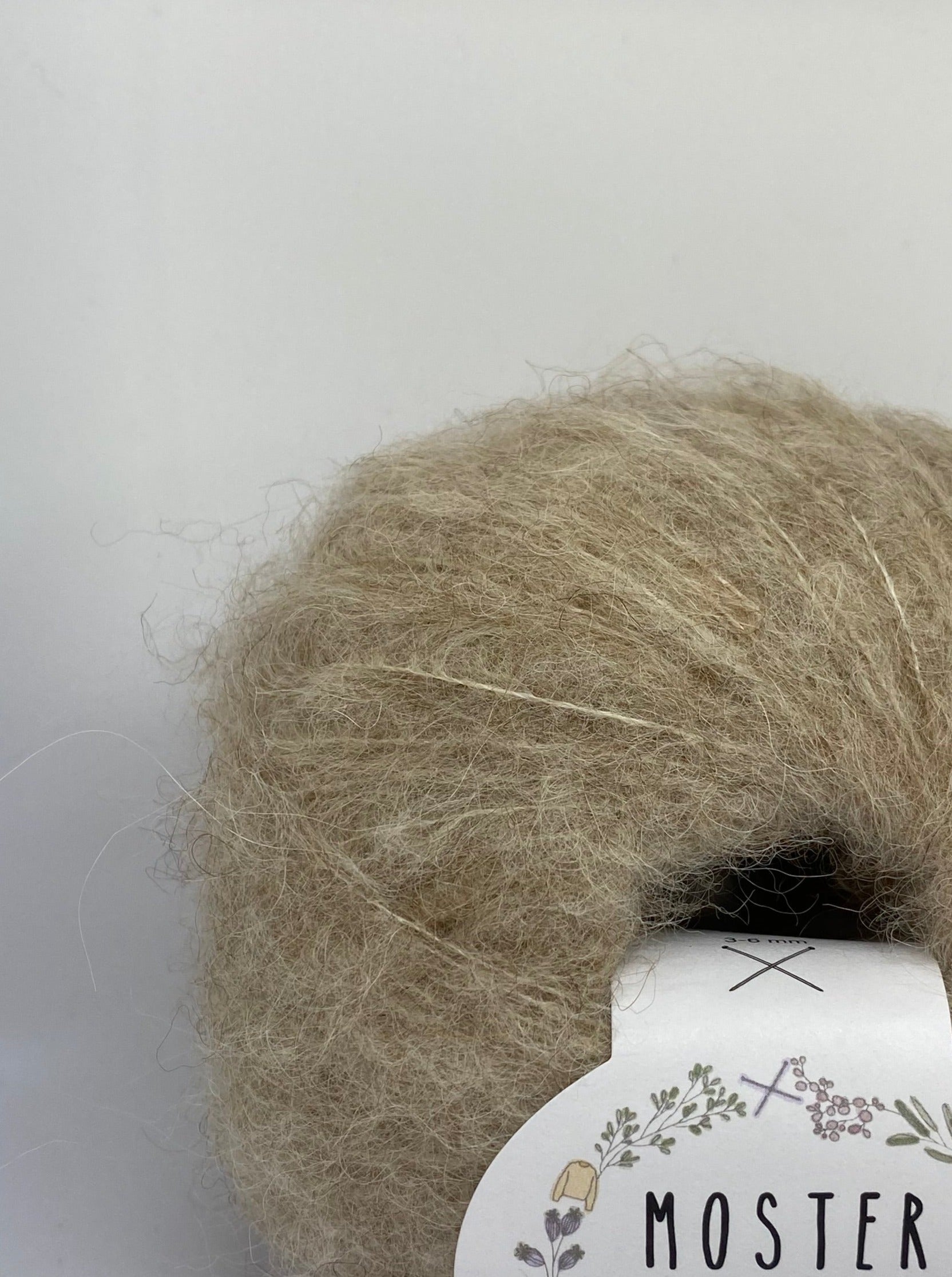 BEIGE (SUPERFIN ALPACA)