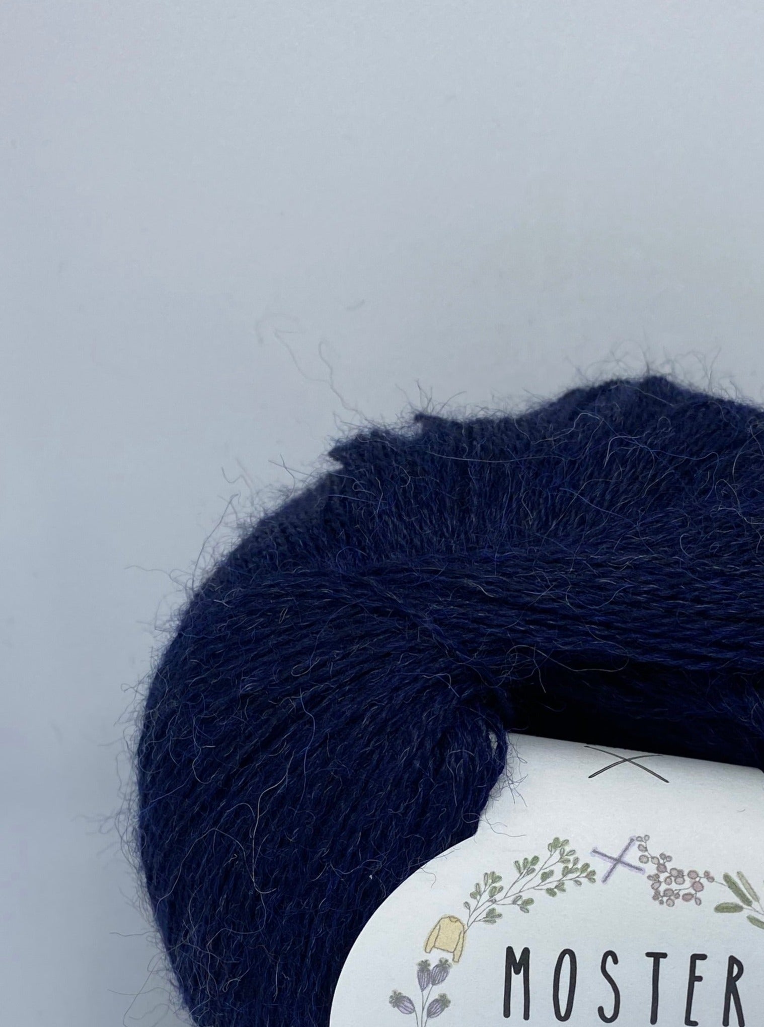 MØRKEBLÅ (TYND BABY ALPACA FØLGETRÅD)