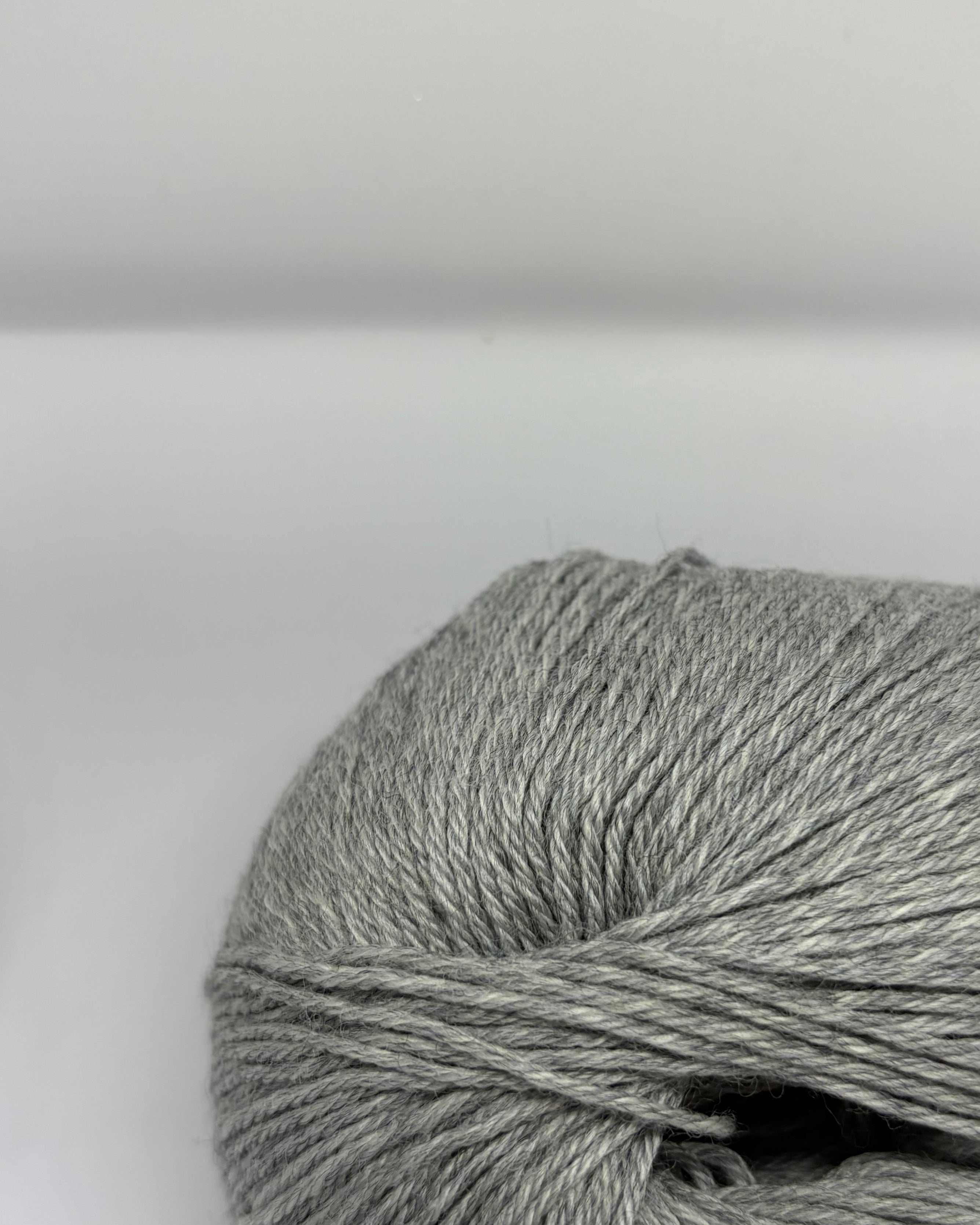 GRÅ (MERINO SUPERWASH)
