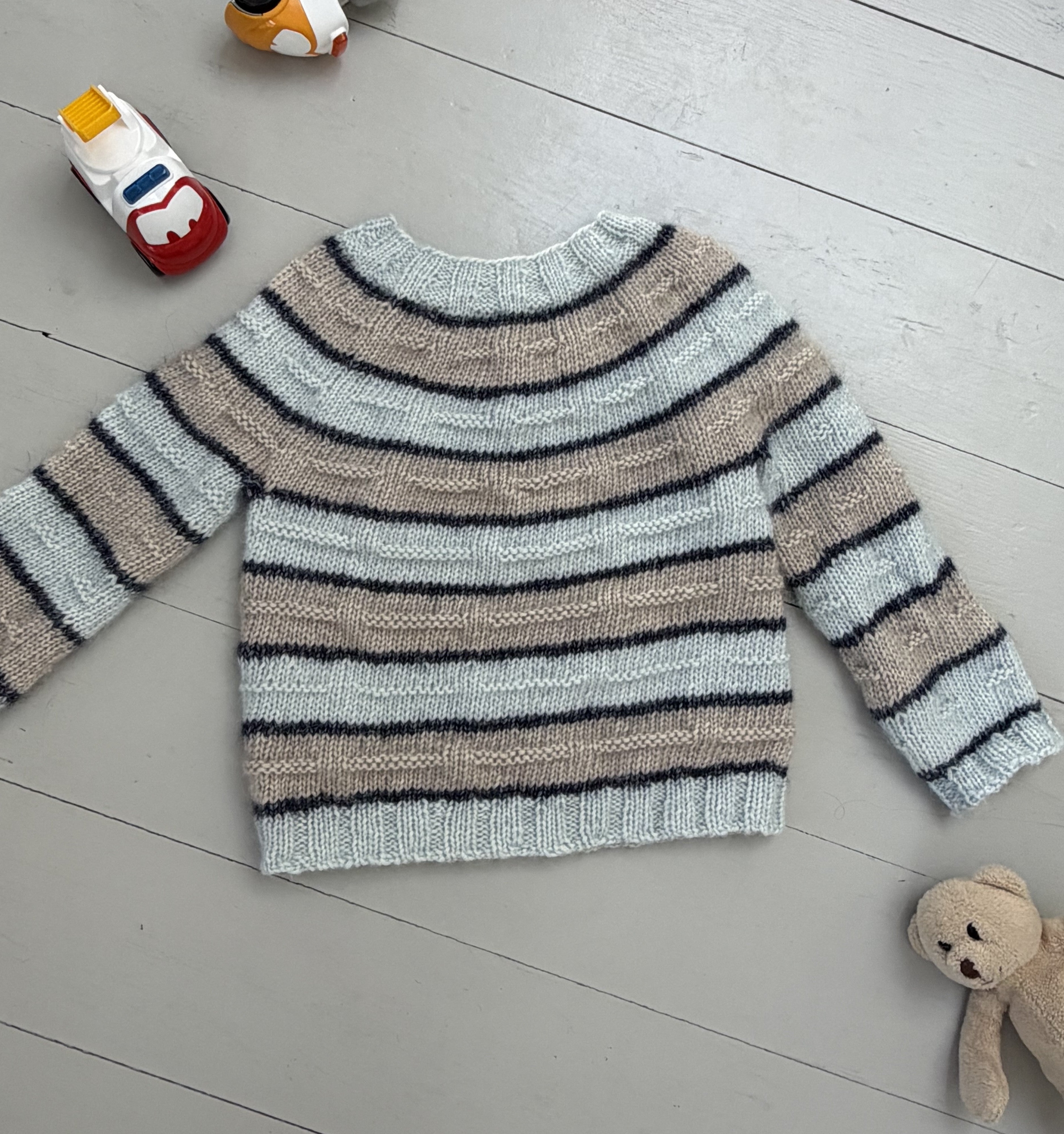 KIT TIL "Børnesweater Jonathan"