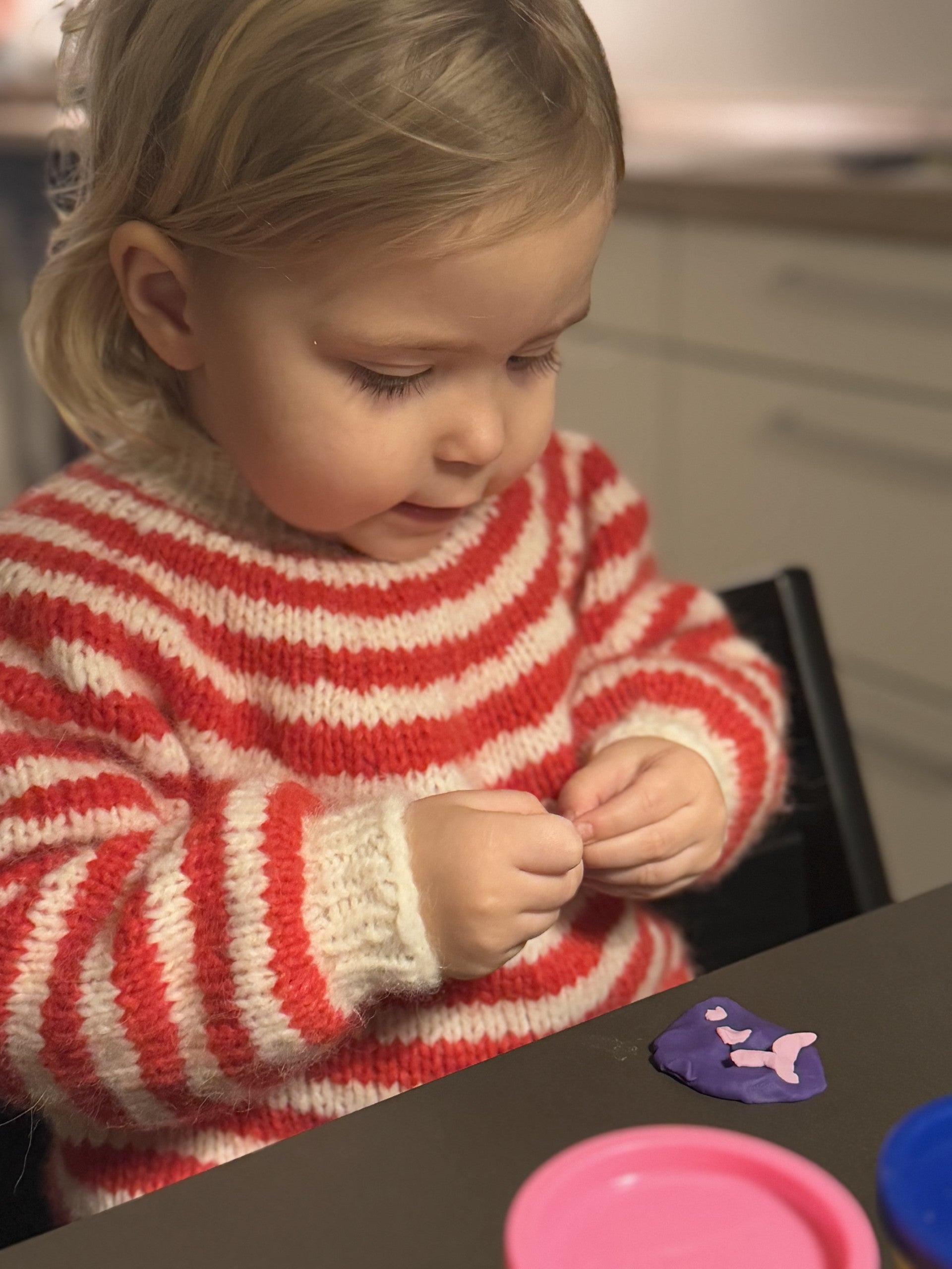 BØRNESWEATER RØD GRØD MED FLØDE