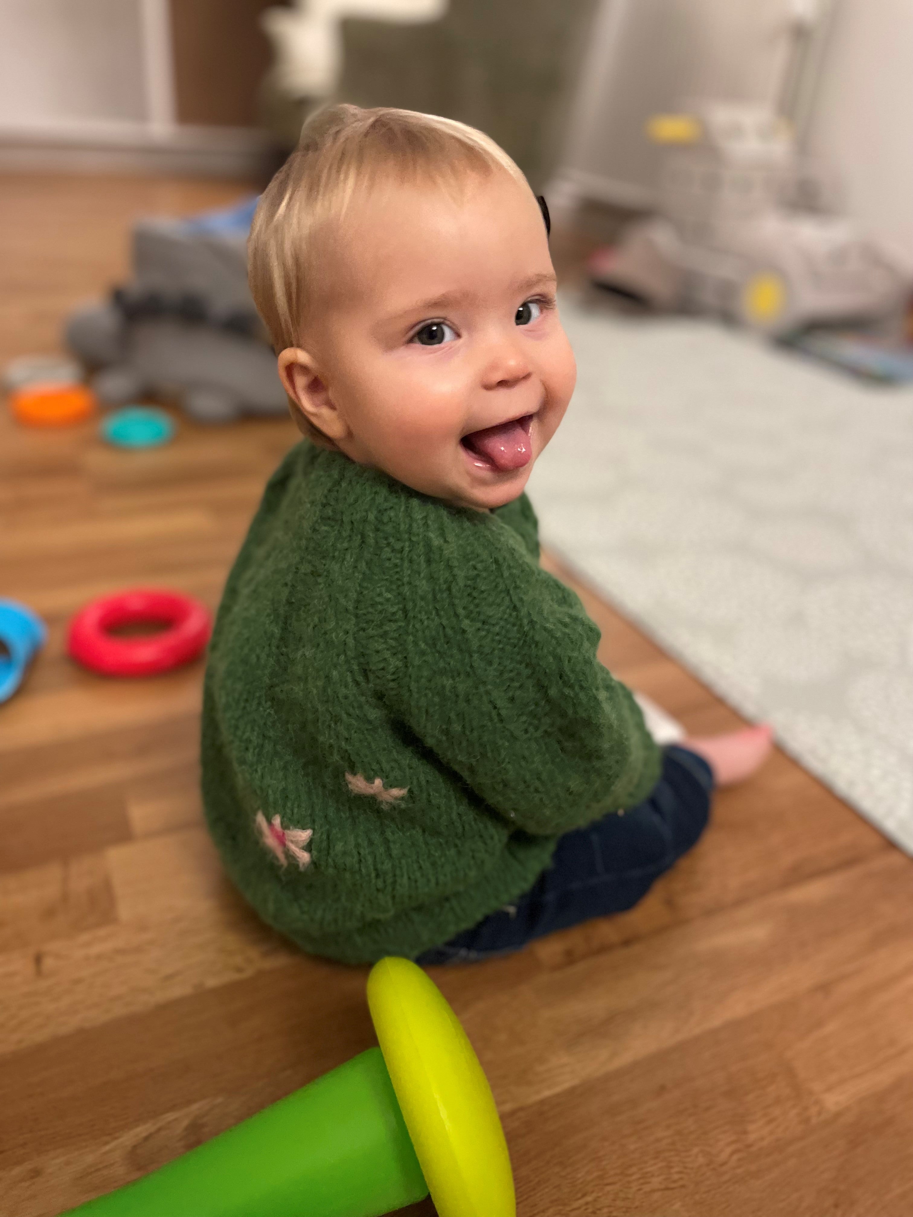 CHILDREN'S SWEATER FLOWER