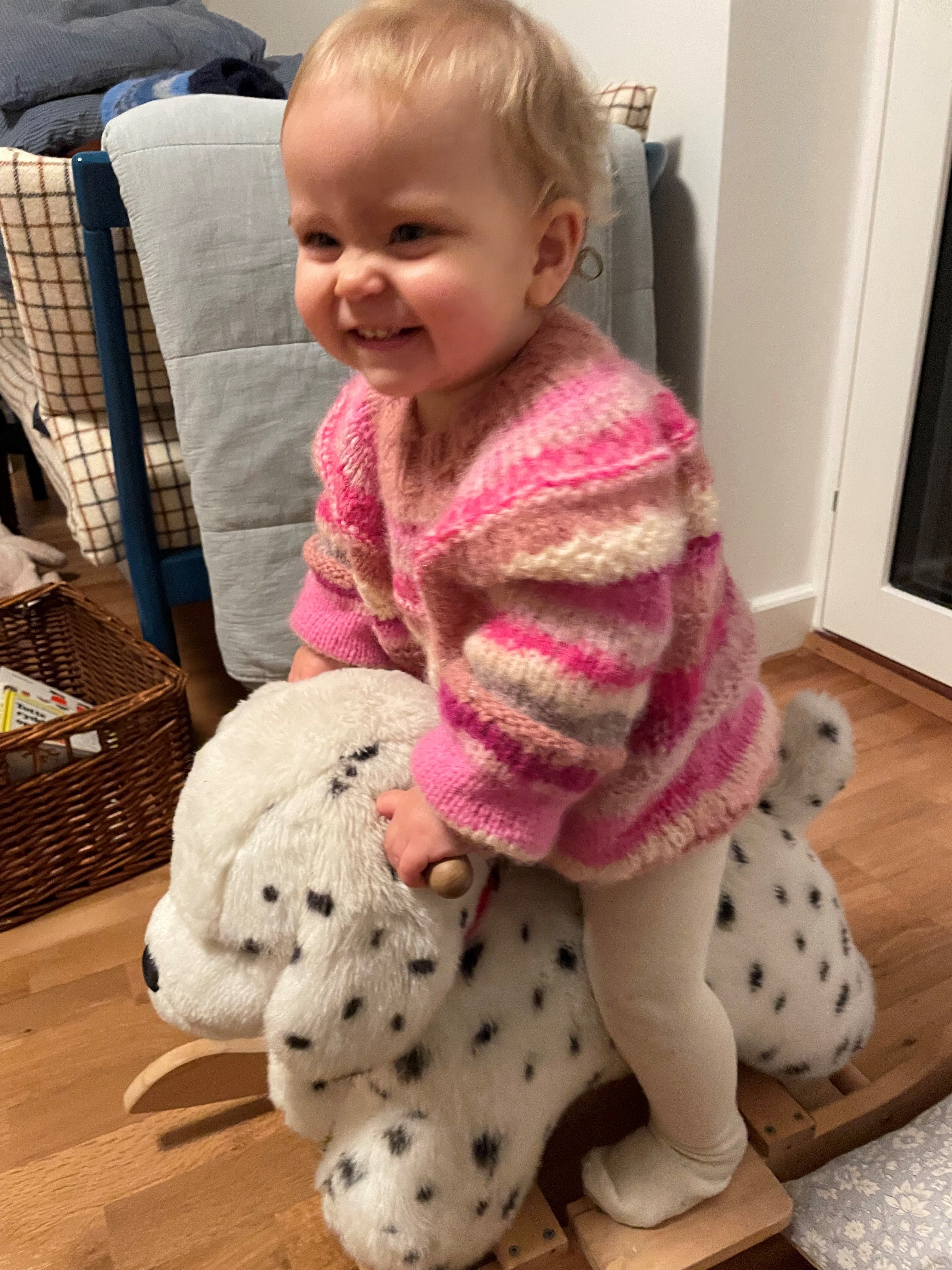 KIT FOR "CHILDREN'S SWEATER HAPPY"