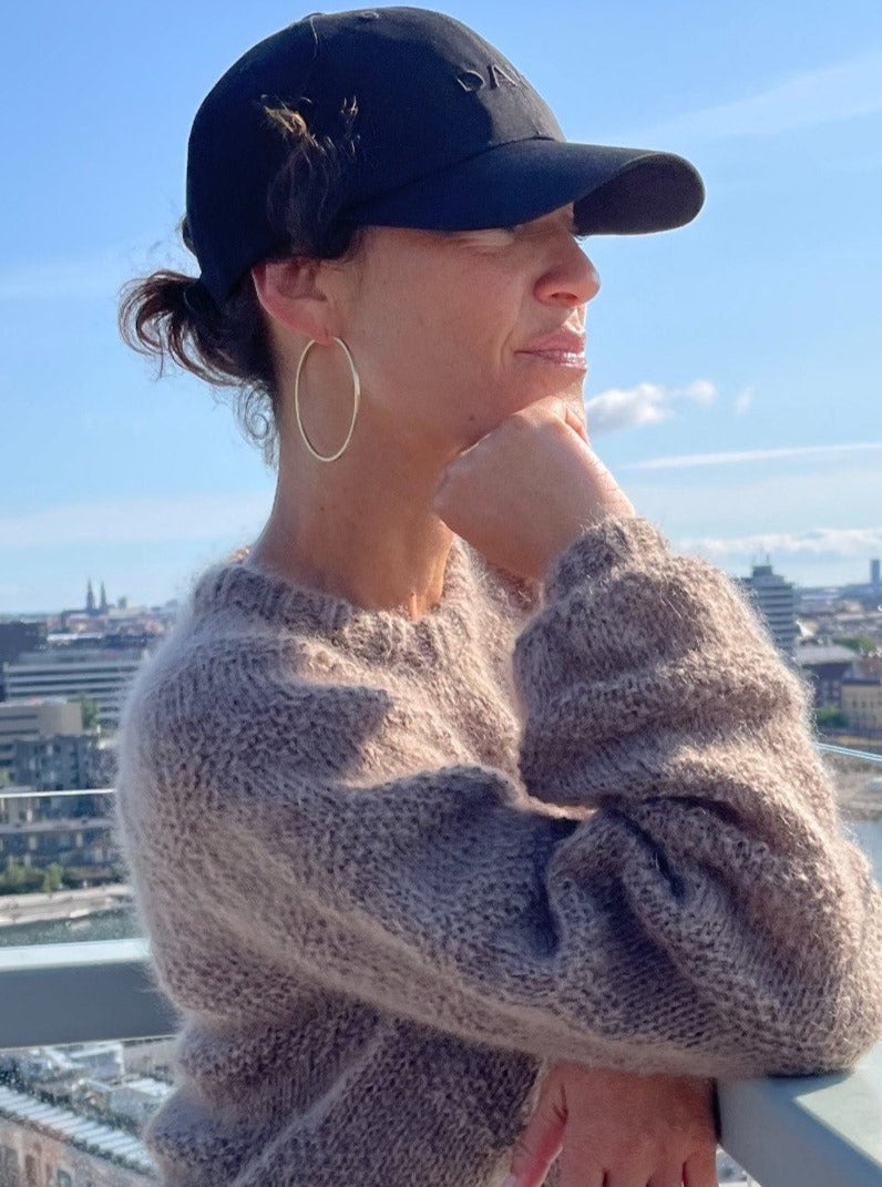 KAMILLA ADULT SWEATER - ENGLISH