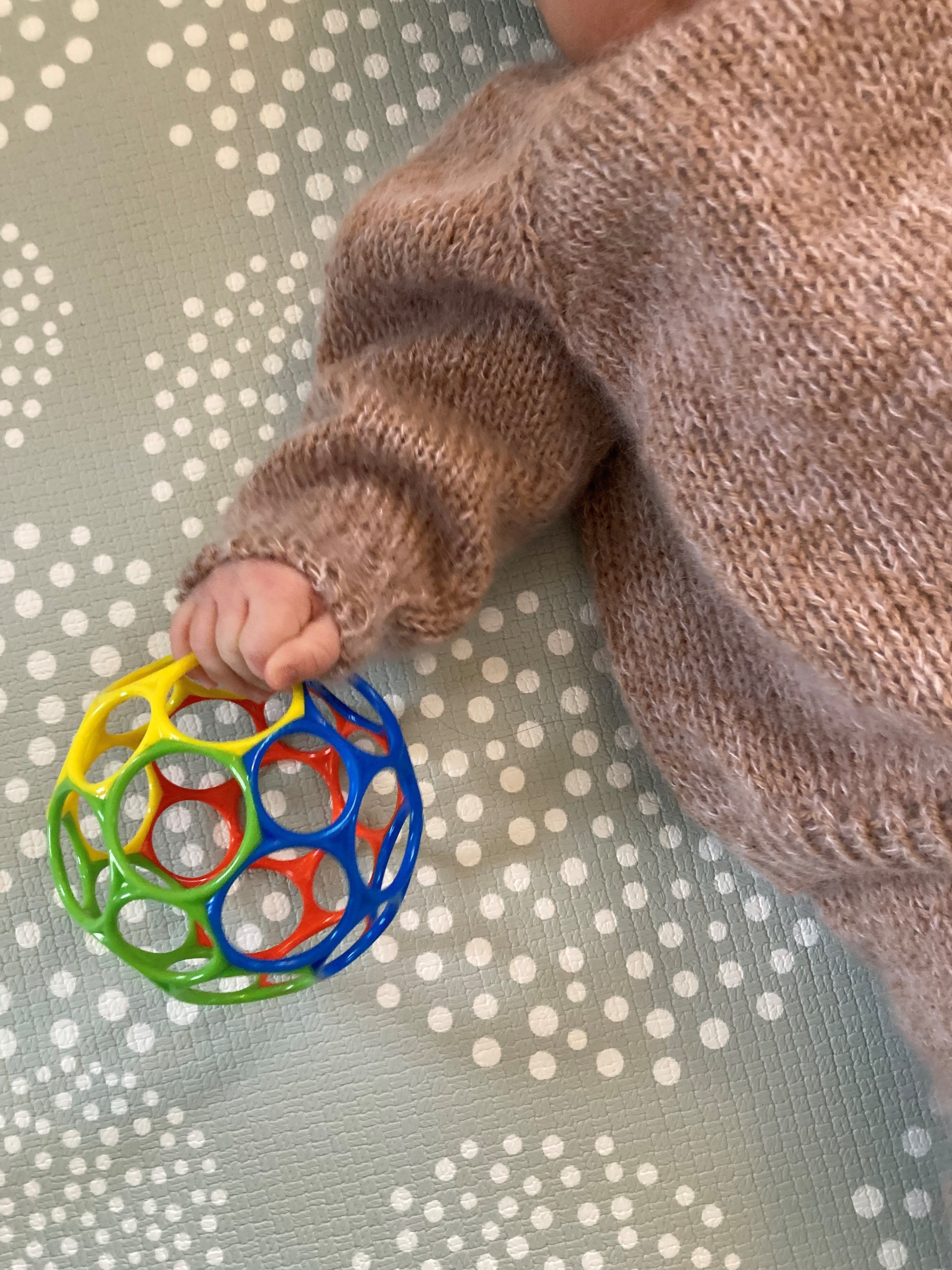 KIT FOR "CHILDREN'S SWEATER A"