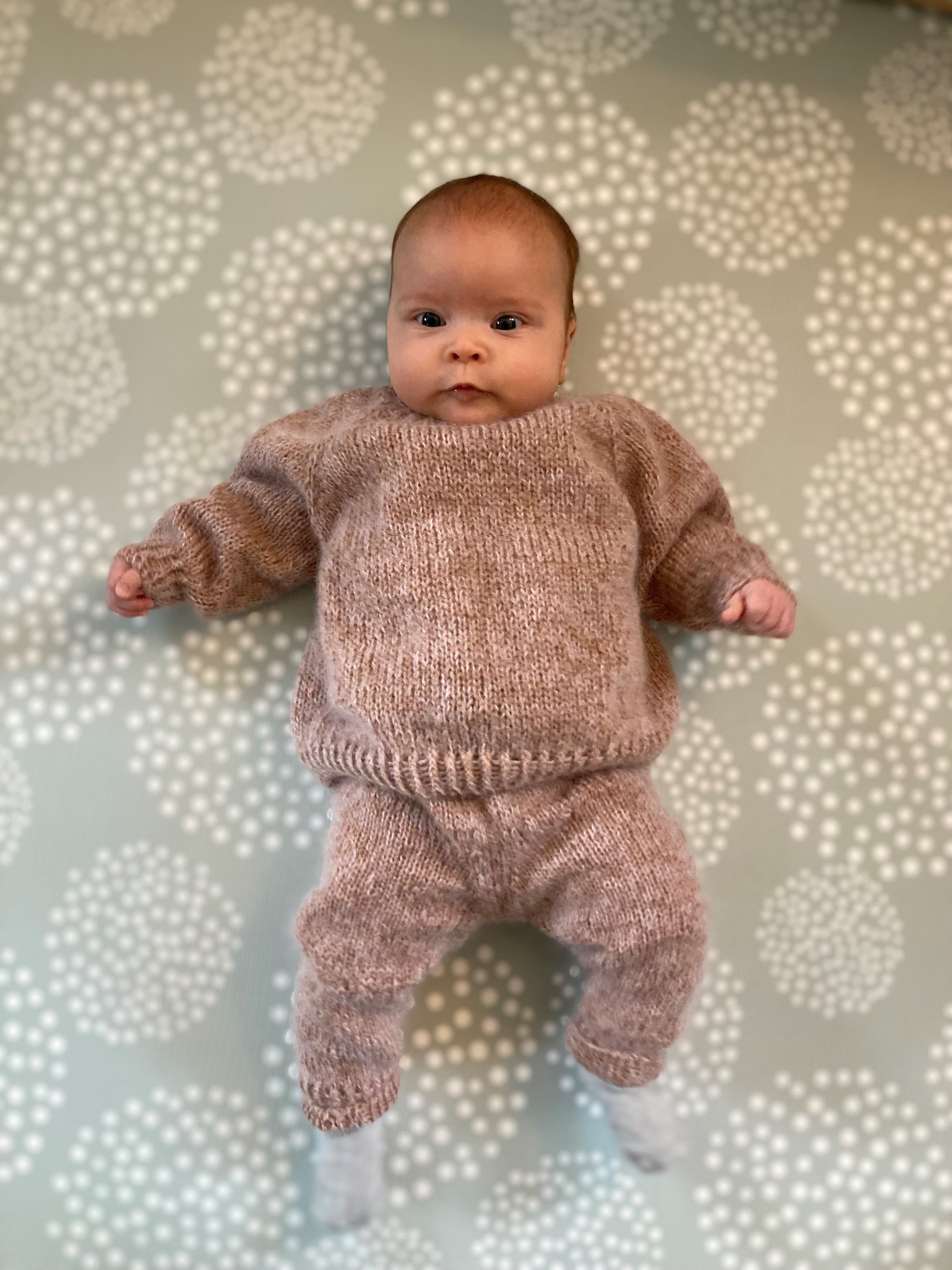 KIT FOR "CHILDREN'S SWEATER A"